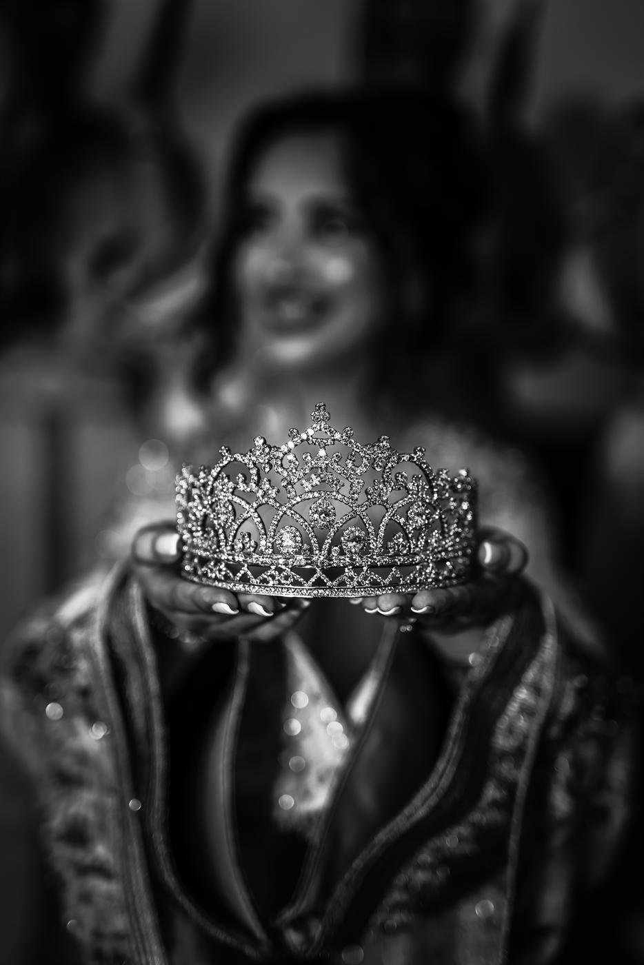 Portrait de mariée en tenue traditionnelle marocaine