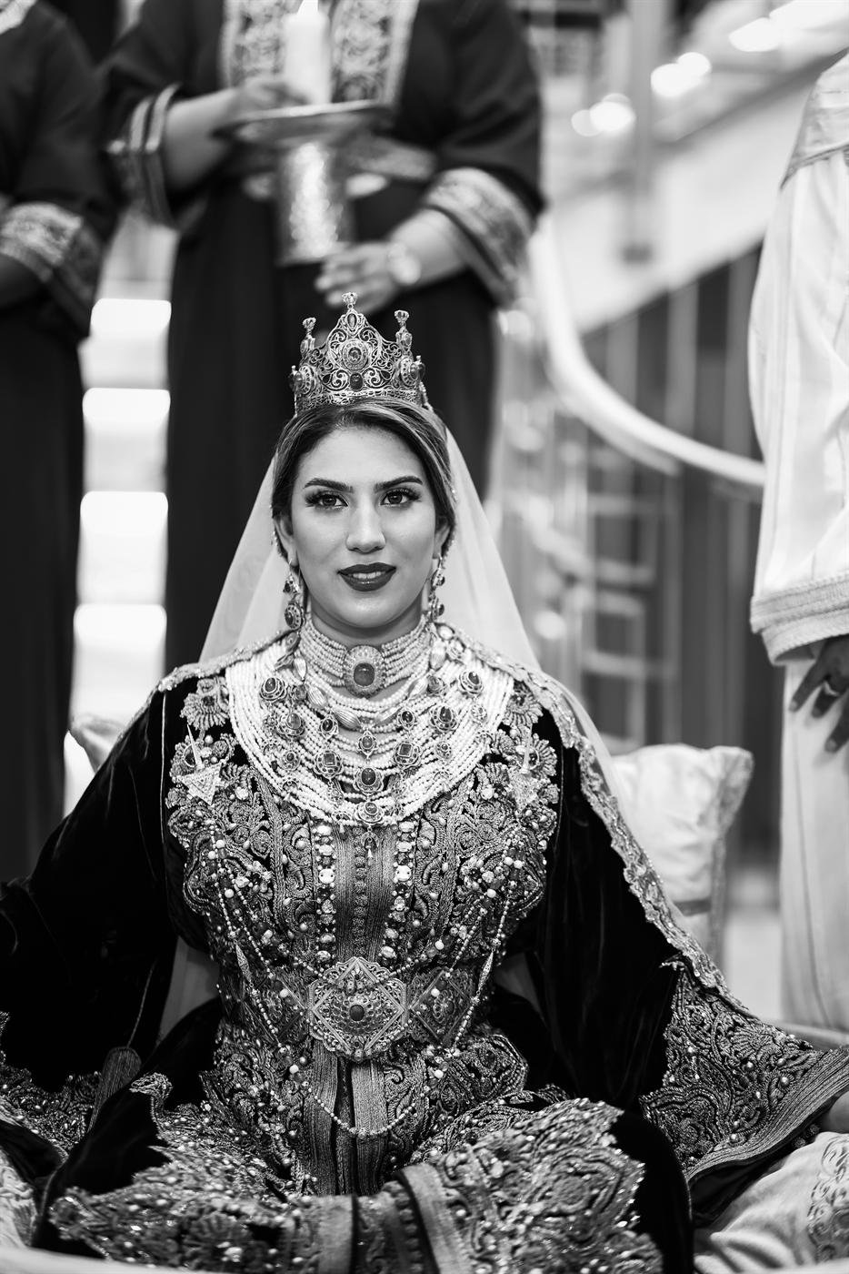 Portrait de mariée avec parure et couronne